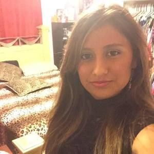 Meet your Posher, Estephanie